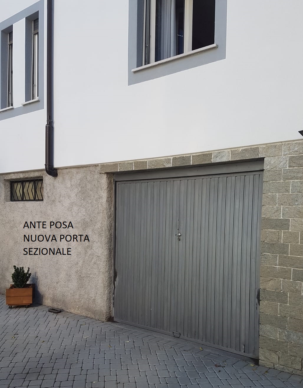 Porta sezionale installata a Tirano: Immagine 1
